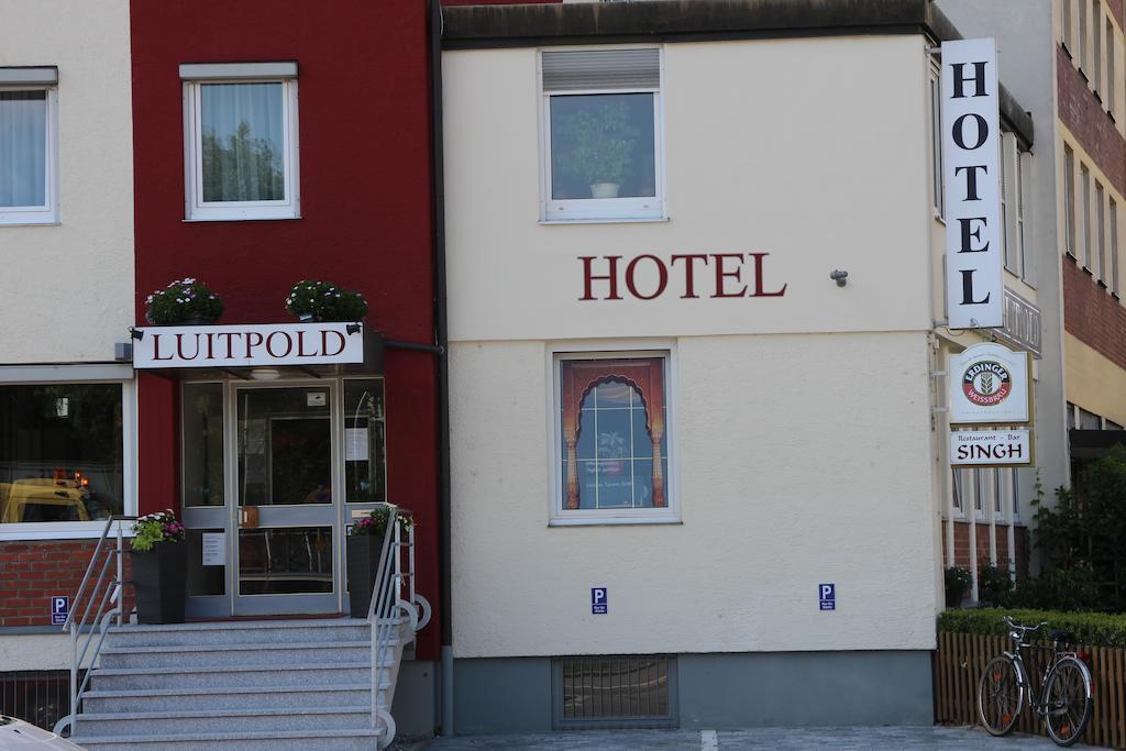 Hotel Luitpold ランツフート エクステリア 写真